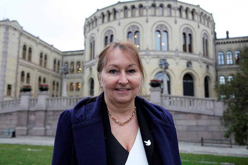 Bildet viser Gunn Marit Helgesen utenfor Stortinget Bildet viser Gunn Marit Helgesen utenfor Stortinget