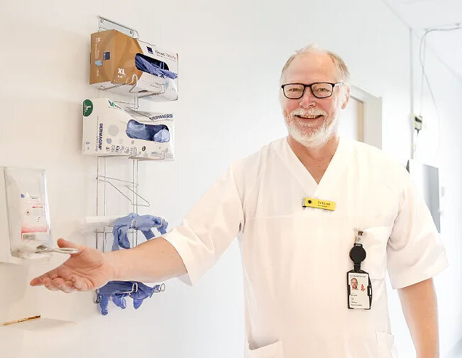 bilde av lars varheim, smittesykepleier