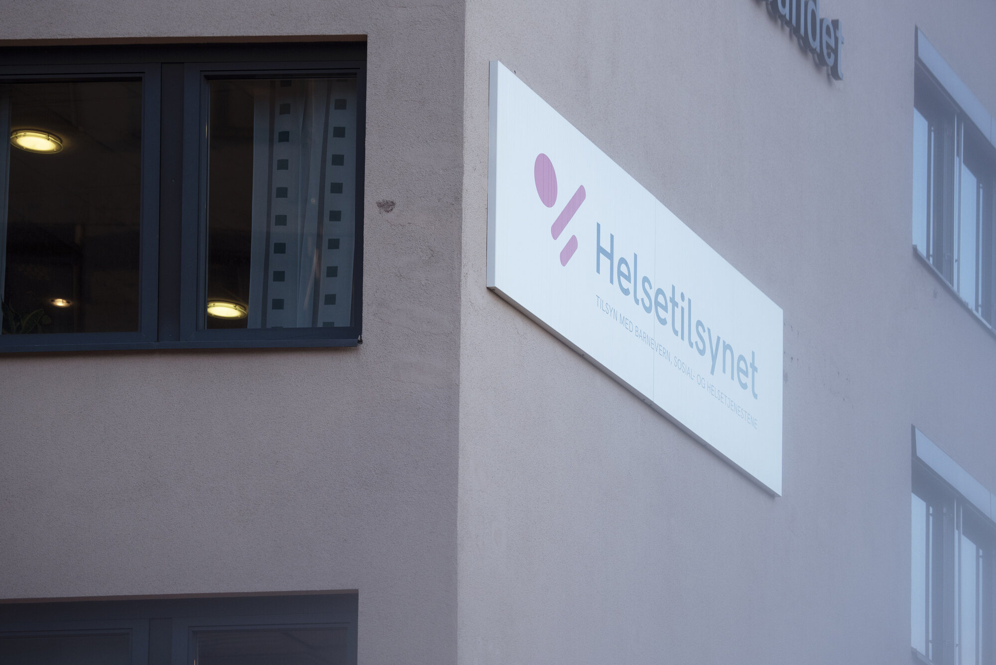 Bildet viser et skilt hvor det står Helsetilsynet.