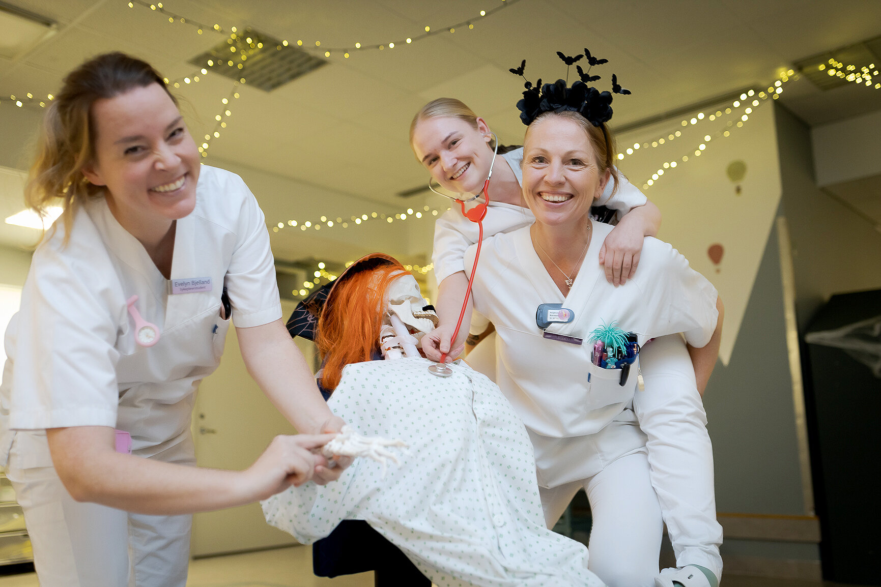 bilde av sykepleiere og halloween-utstyr i haugesund