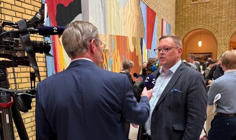 Bildet viser Kai Øivind Brenden i Stortingets vandrehall.