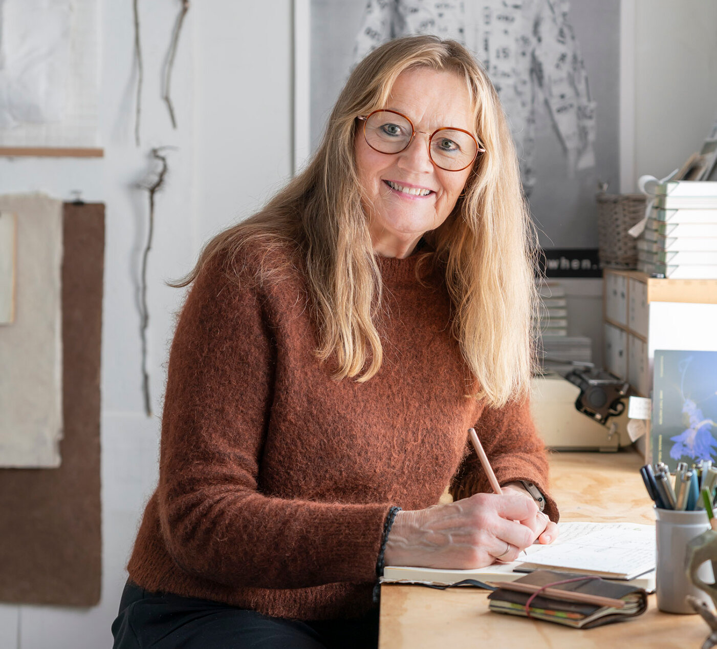 Kunstner Anne Tveit Knudsen Bildet viser kunstner Anne Tveit Knudsen