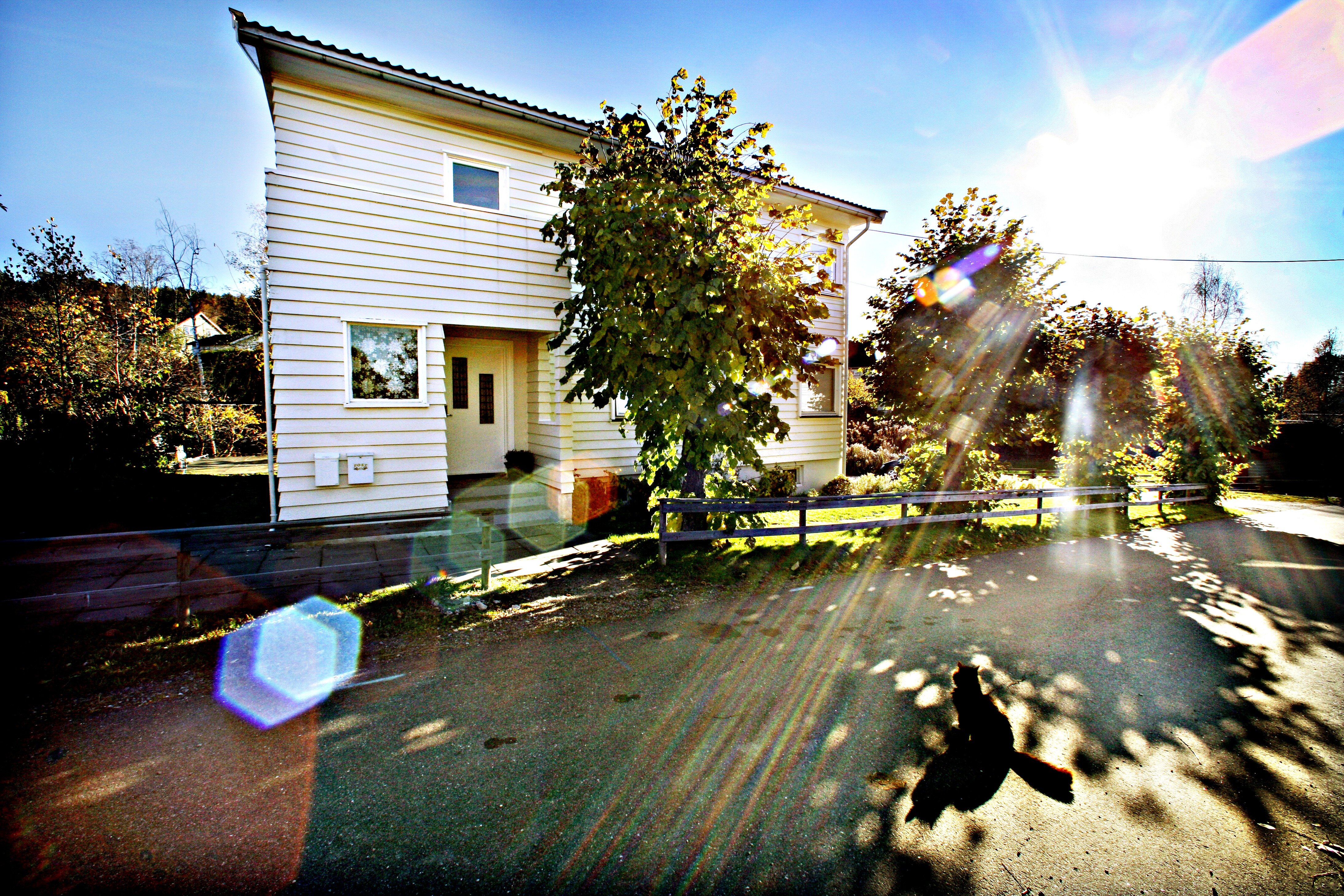 Bildet viser huset der Magnhild Lunder tok imot gravide og formidlet barna til adopsjon.