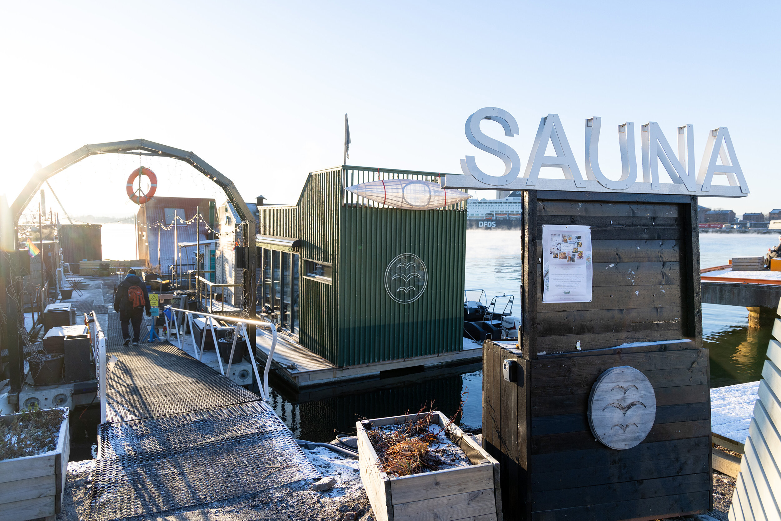 Bilde viser inngang til badstue-landsbyen på Sukkerbiten.