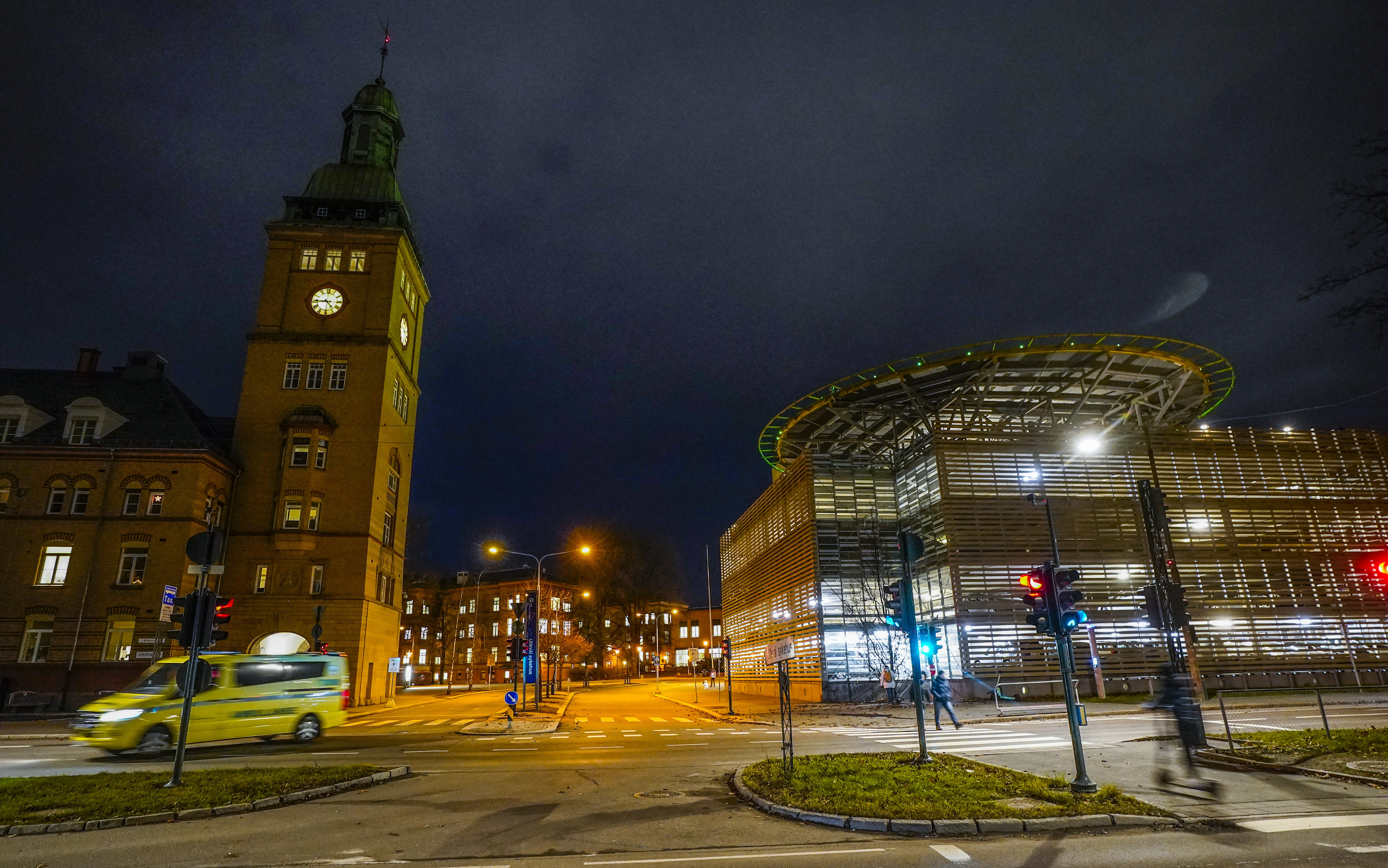 bildet viser Oslo i mørket