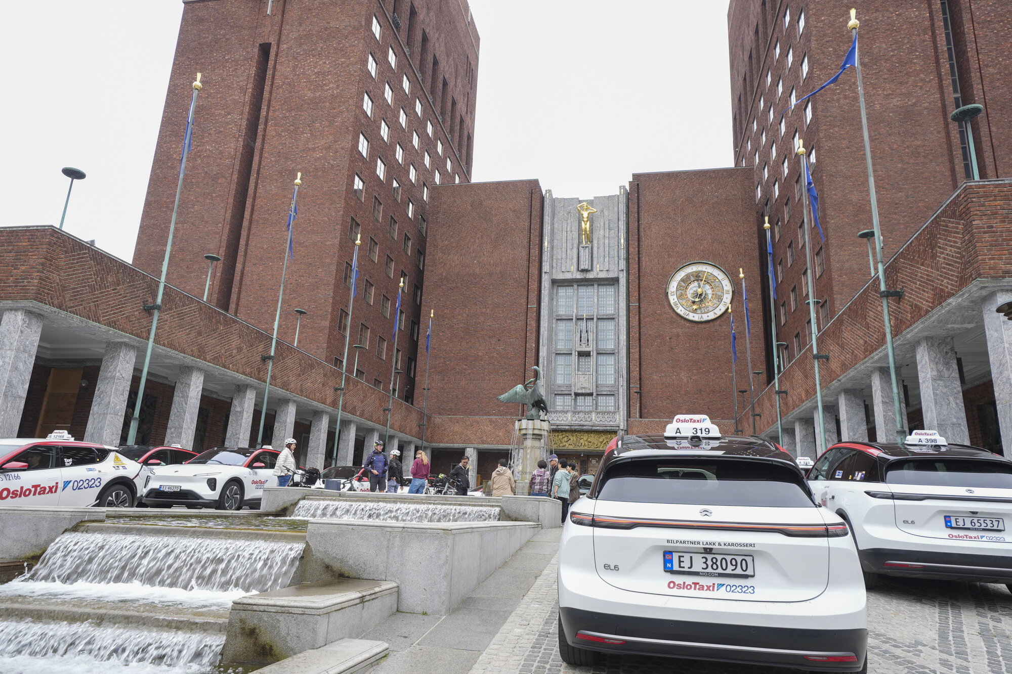 Bildet viser rådhuset i Oslo.