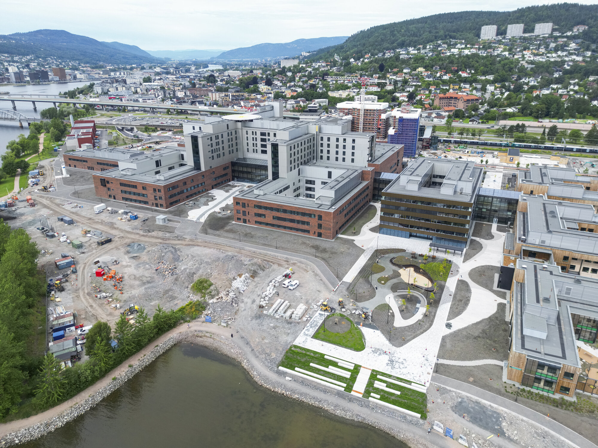 Bildet viser nye Drammen sykehus på Brakerøya.