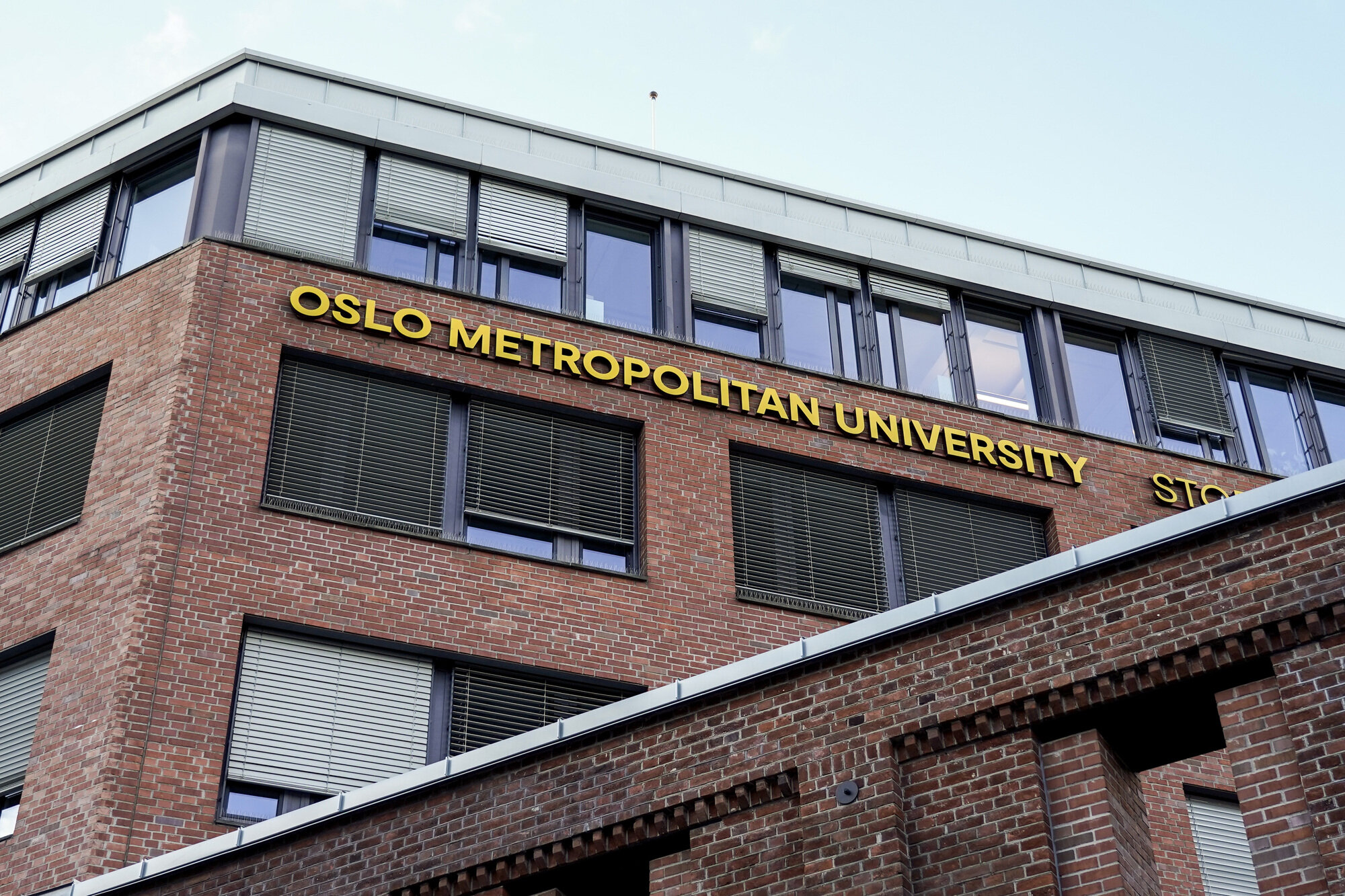 Bildet viser et skilt hvor det står Oslomet.