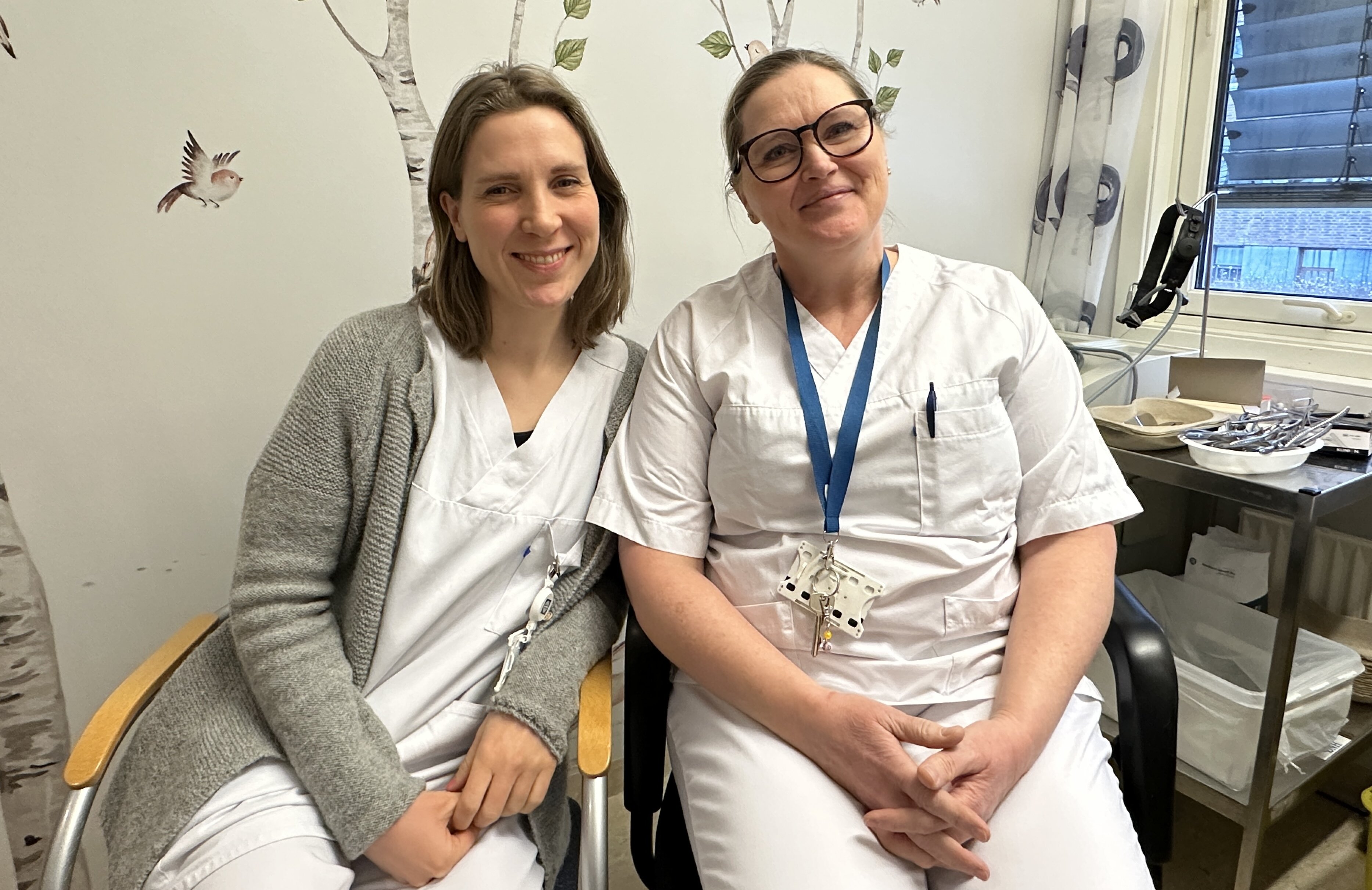 Søvnfysiolog Elise Thompson venstre og sykepleier Gerd Helen Holter advarer mot å stole blindt på helseråd i sosiale medier.