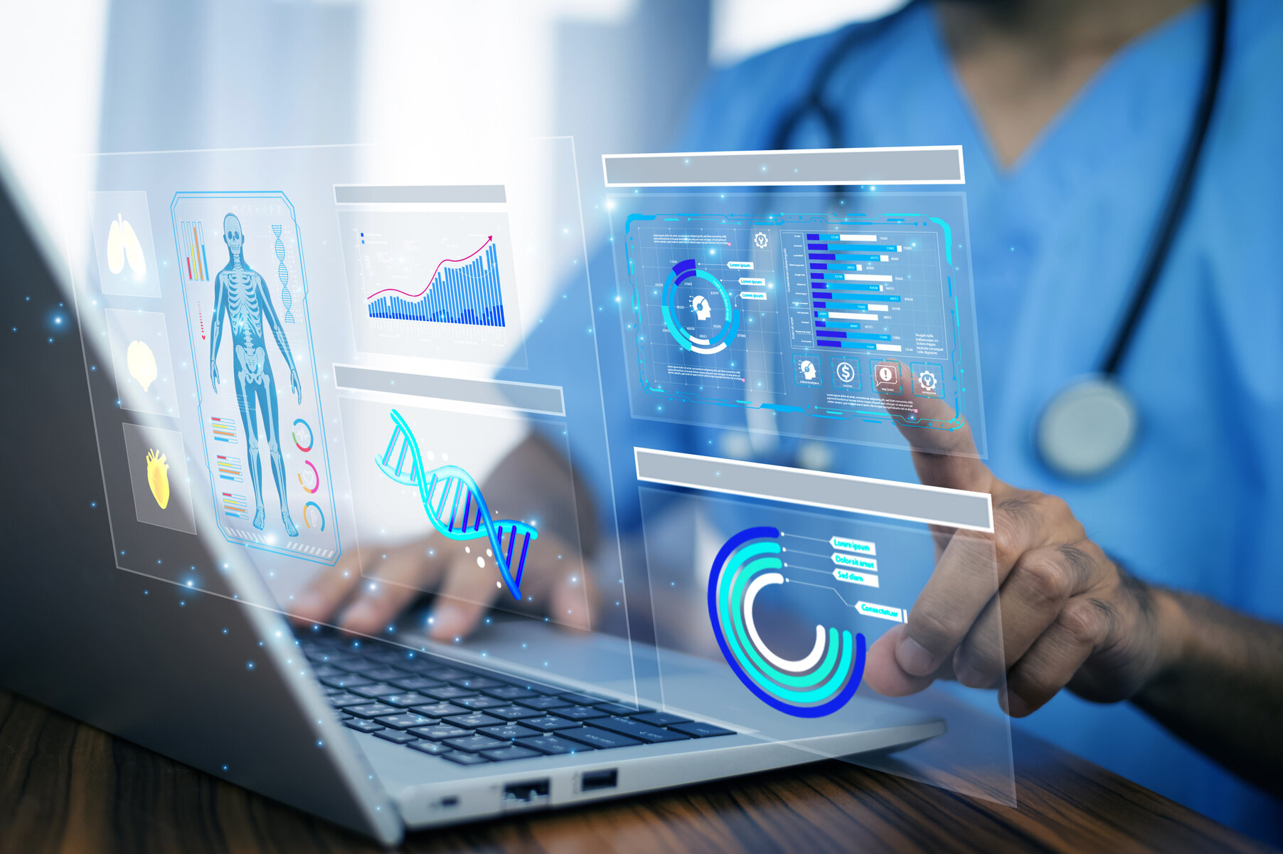 Bildet viser en person som jobber på data