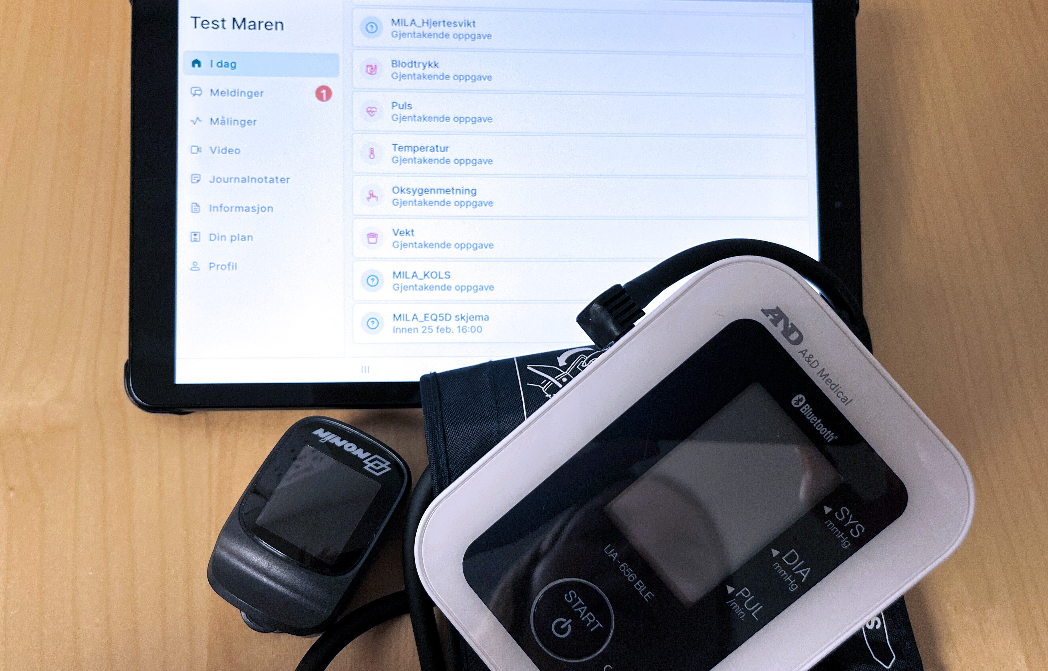 Bilde viser skjermer oppf&oslash;lgingstjeneste