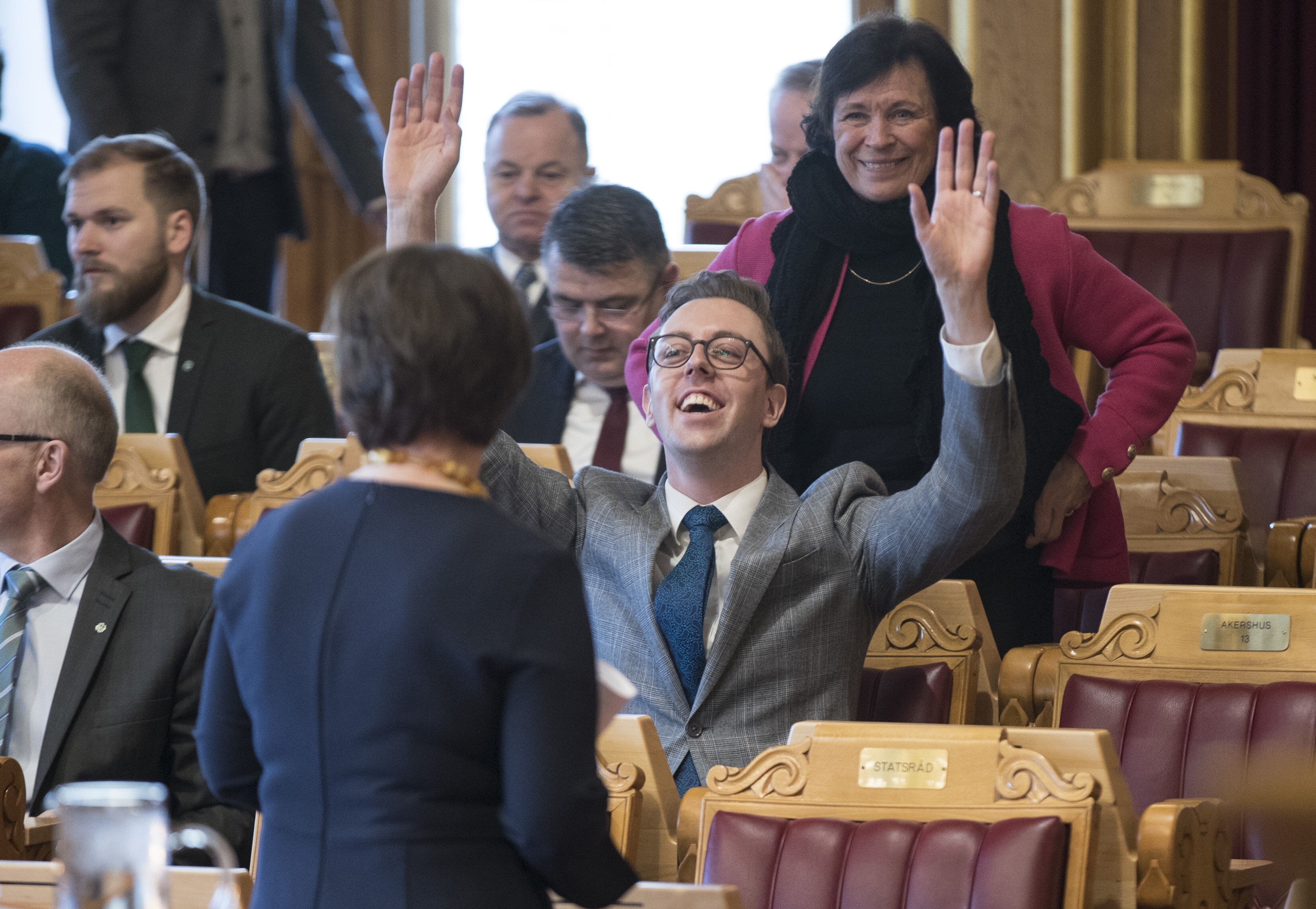 Bildet viser Nicholas Wilkinson i stortingssalen.