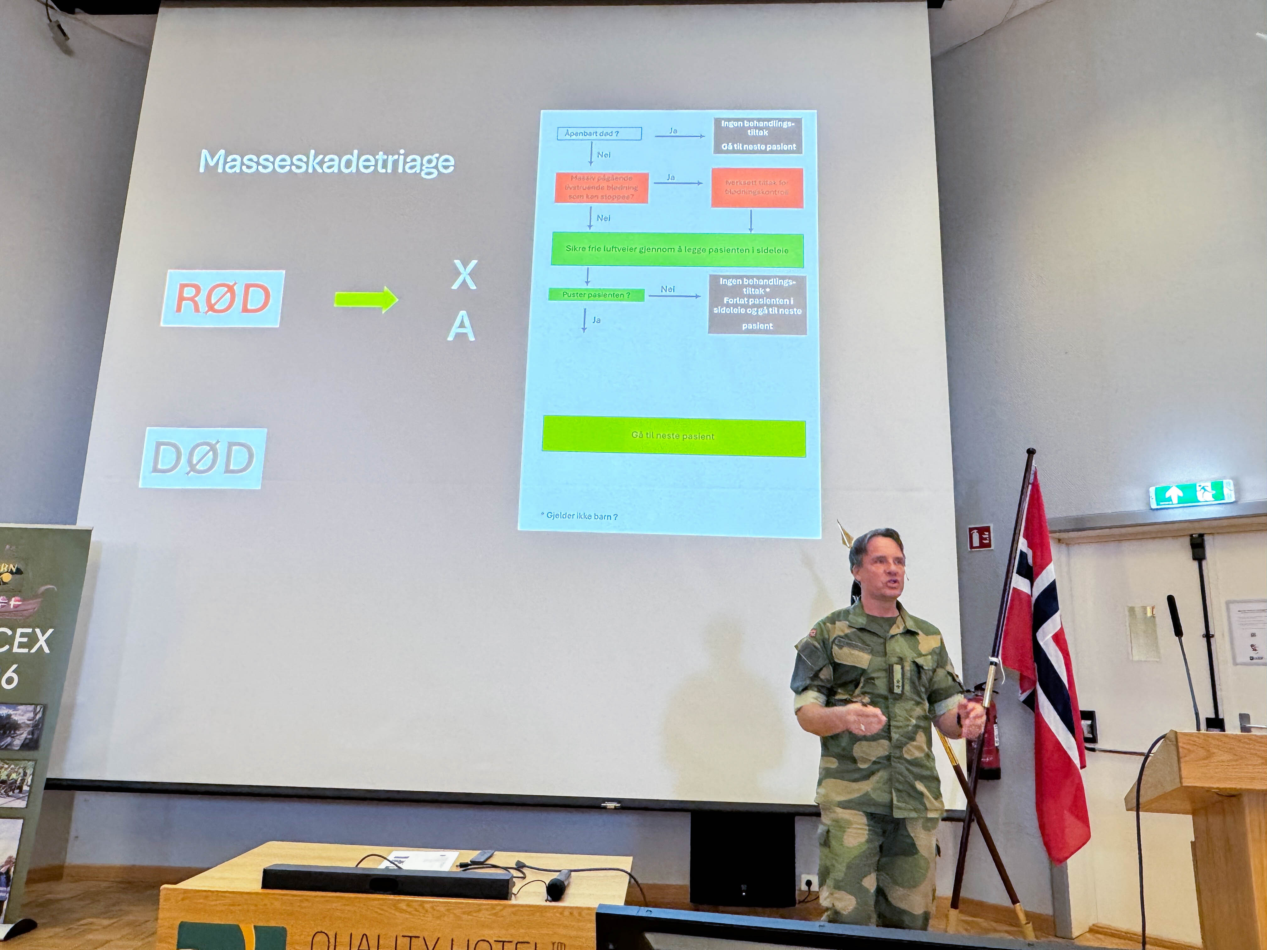 Bildet viser Jørn Einar Rasmussen som holder innlegg.