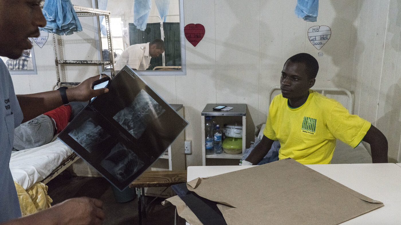 Bildet viser en pasient på Karanda sykehus, Zimbabwe