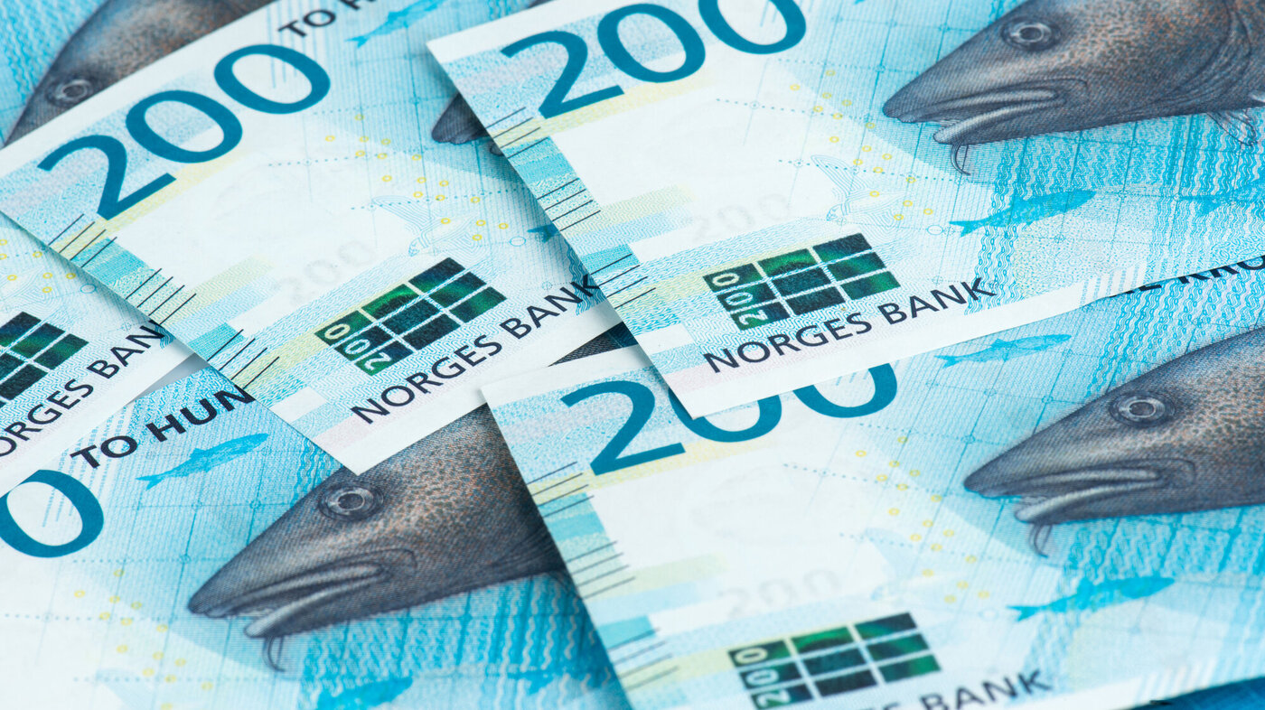 Bildet viser de nye 200-kroners-sedlene fra Norges Bank