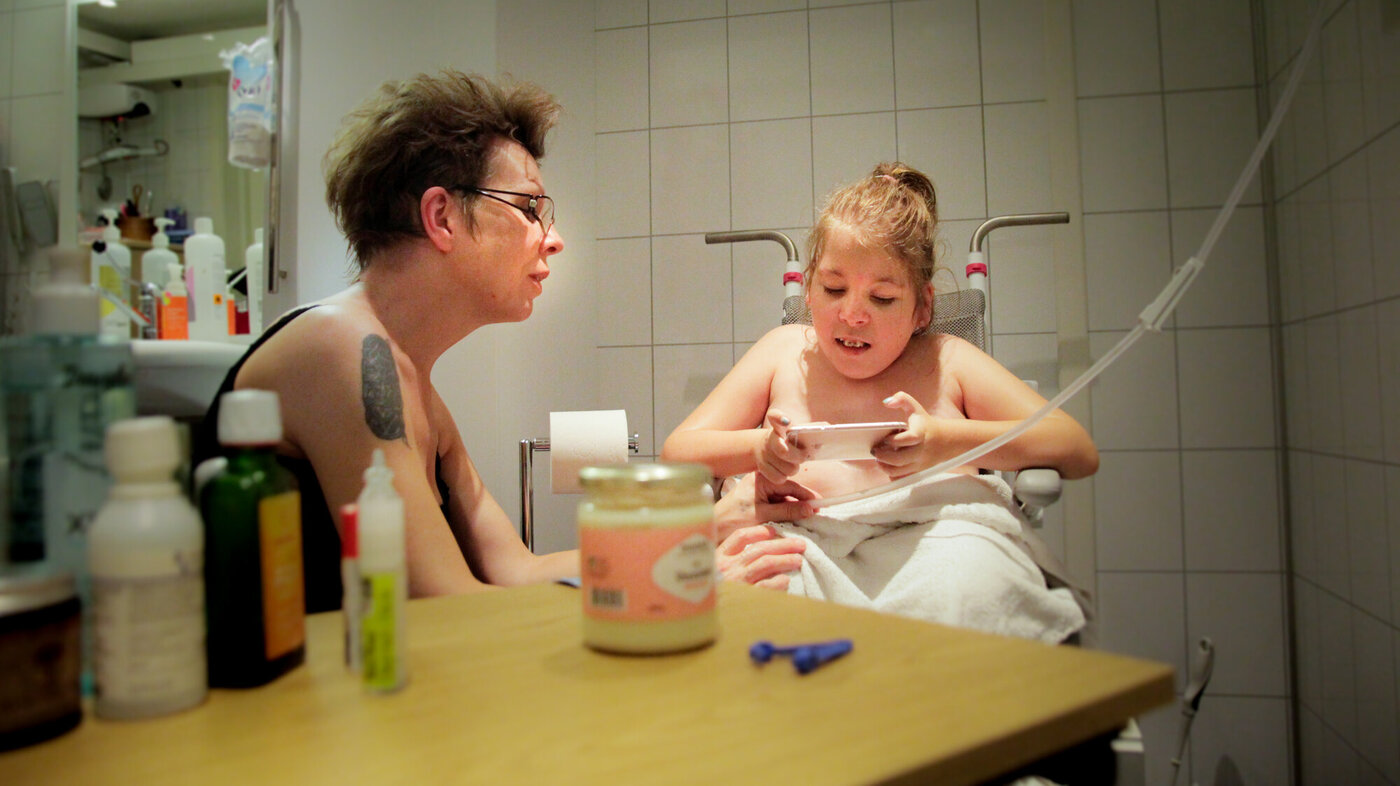Bildet viser Emma på do