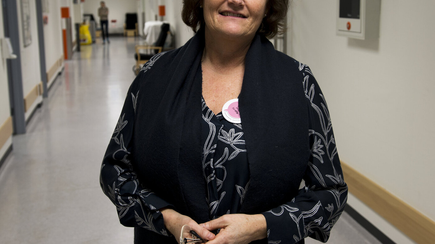 Seksjonsleder Gry Knutzen ved KAD Aker synes ikke det er optimalt å la sykepleiere ha kjøkkentjeneste. Bildet viser seksjonsleder Gry Knutzen ved KAD Aker.