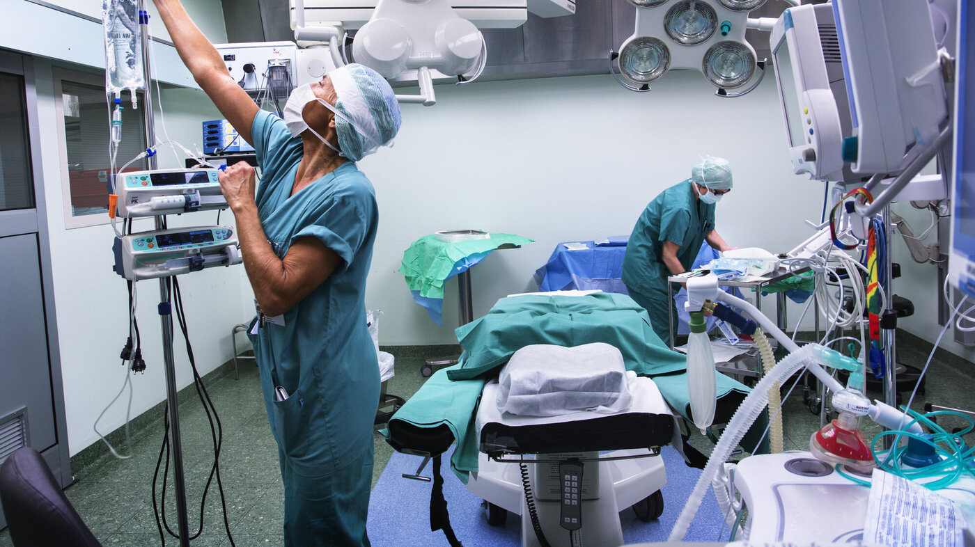 Anestesisykepleier Brigitte Schmidt på operasjonsstuen