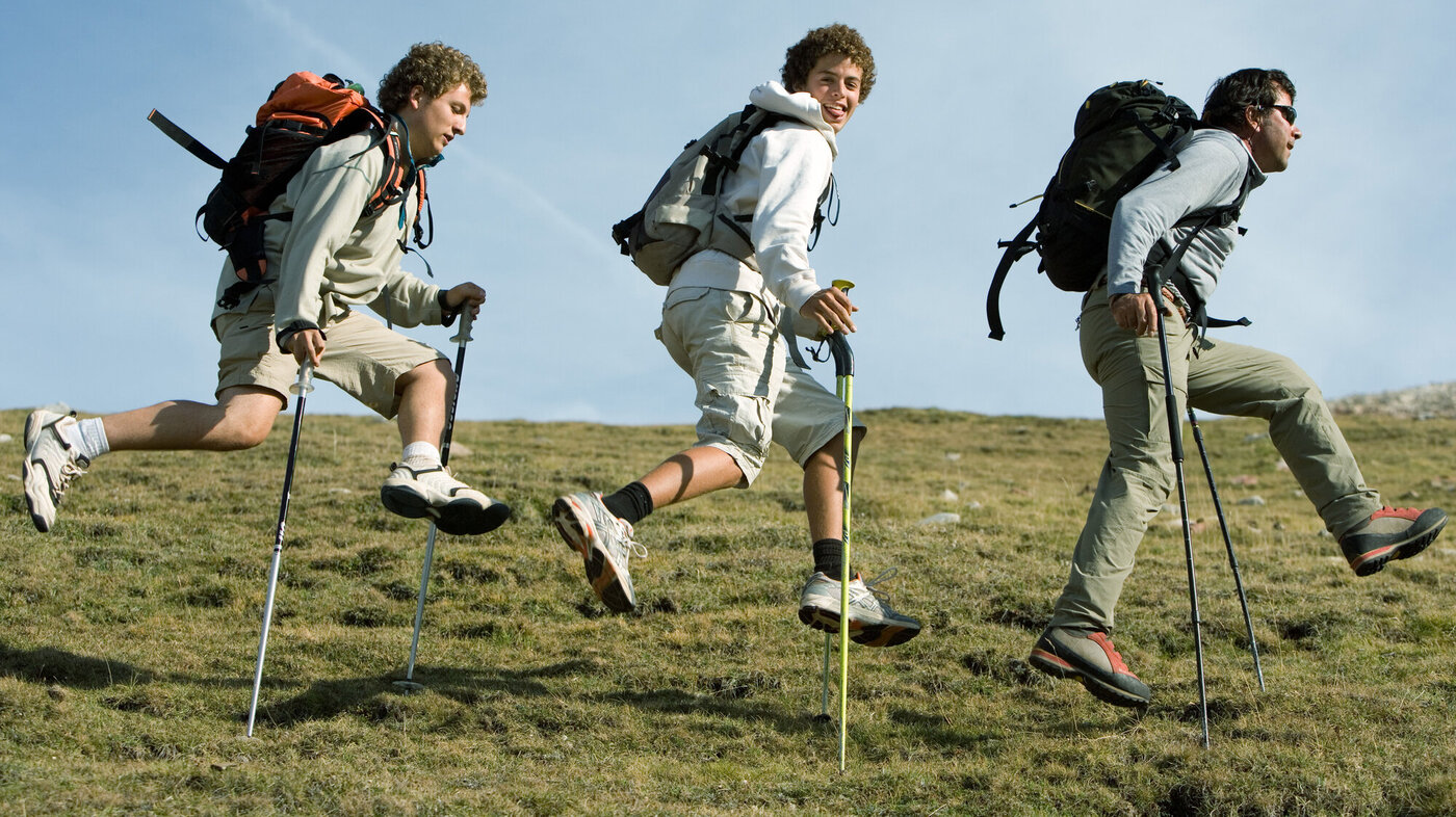 Bildet viser aktive ungdommer på tur