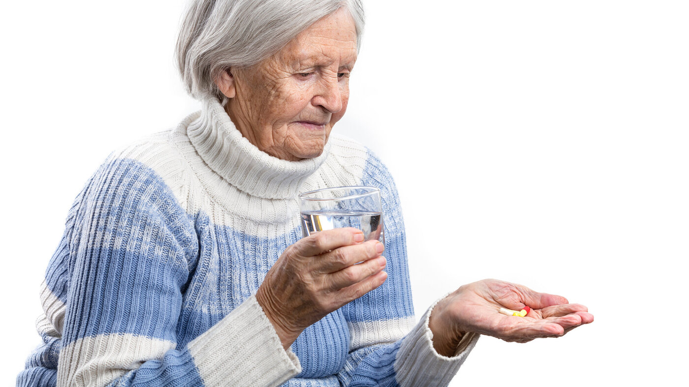 BEDRE LIV: Eldre kan få økt livskvalitet og livslengde når de får gode medisiner som blir brukt på riktig måte. Illustrasjonsfoto: Colourbox