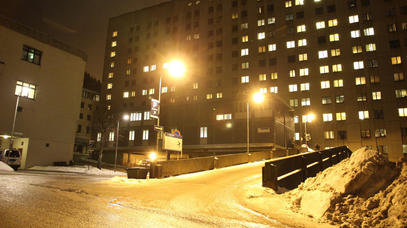 Bilde av Drammen sykehus om natten