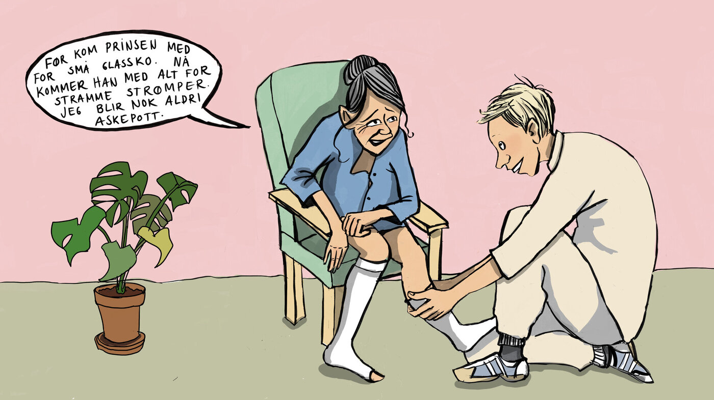 Eldre dame får på støttestrømper Illustrasjonen viser en sykepleier som tar på støttestrømper på en eldre dame.