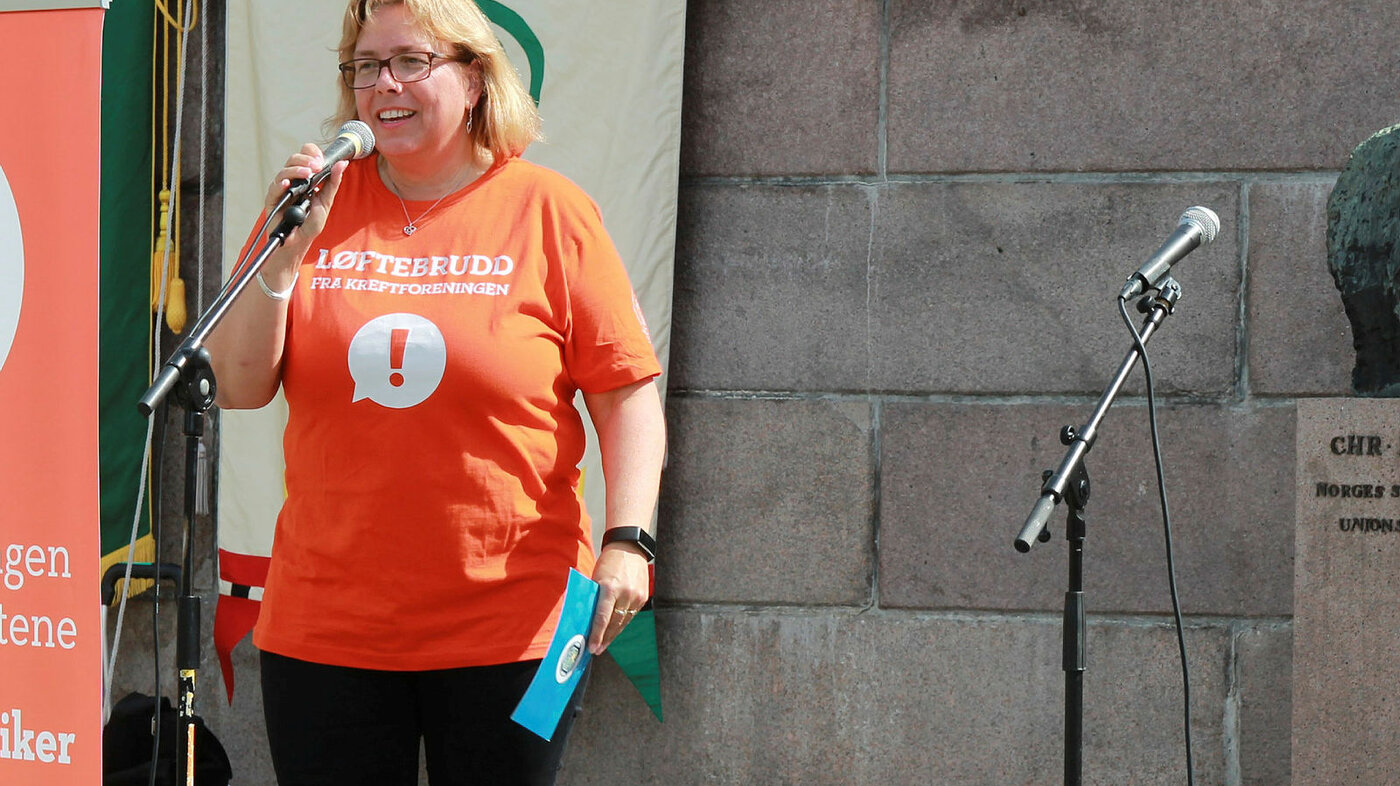 Line Orlund Line Orlund holder streikeapell utenfor Stortinget