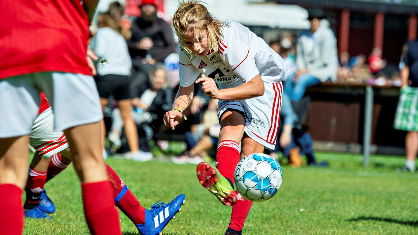 Unge som spiller fotball i Dana-cup