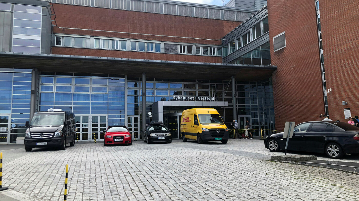 Bildet viser inngangspartiet til Sykehuset Vestfold i Tønsberg.