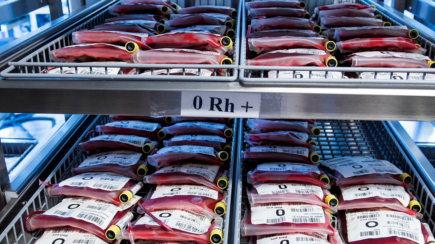 Blod Bildet viser blod klart til transfusjon.