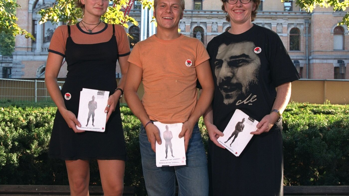 Inga Marte Thorkildsen, SU-leder Heikki Holmås og Line Torvik i 1997. Inga Marte Thorkildsen, SU-leder Heikki Holmås og Line Torvik med nakenbrosjyrer i 1997.