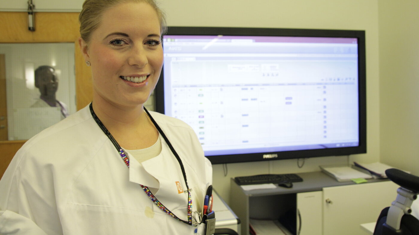 Bildet viser Marte Lang med digital white board
