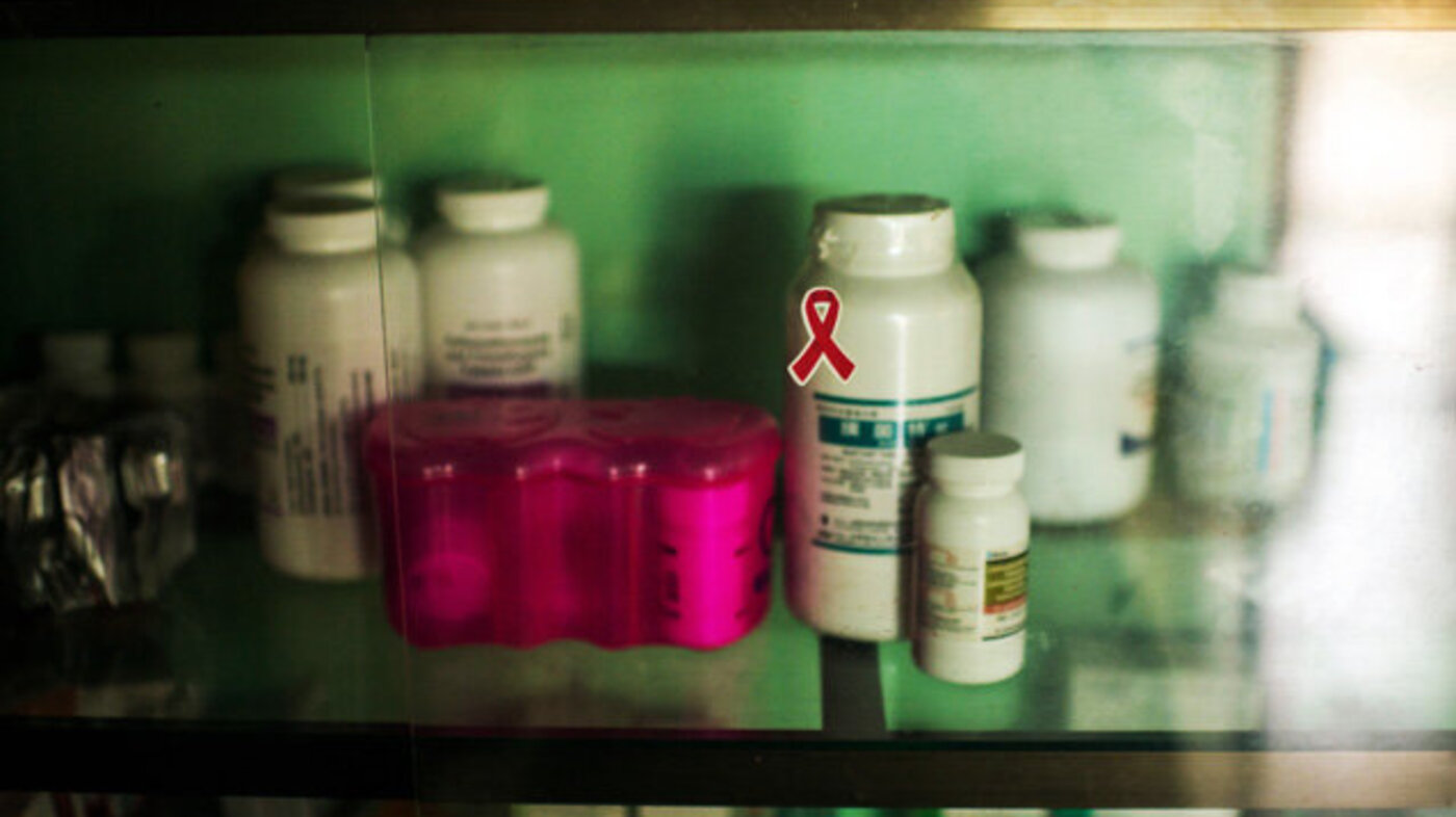NLD Aids Center Bildet viser et medisinskap.