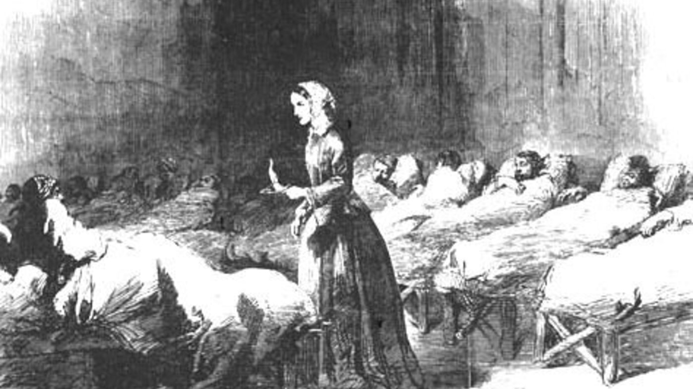Tegning av kvinne på sykehus med rekker av senger med syke soldater 