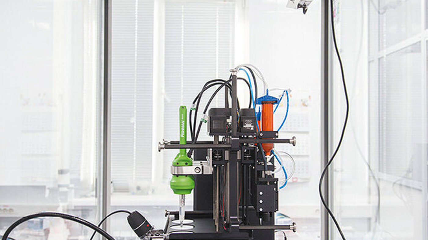Det skjer stadige fremskritt innen feltet bioprinting. Bildet viser en bioprinter fra russiske 3D Bioprinting Solutions.