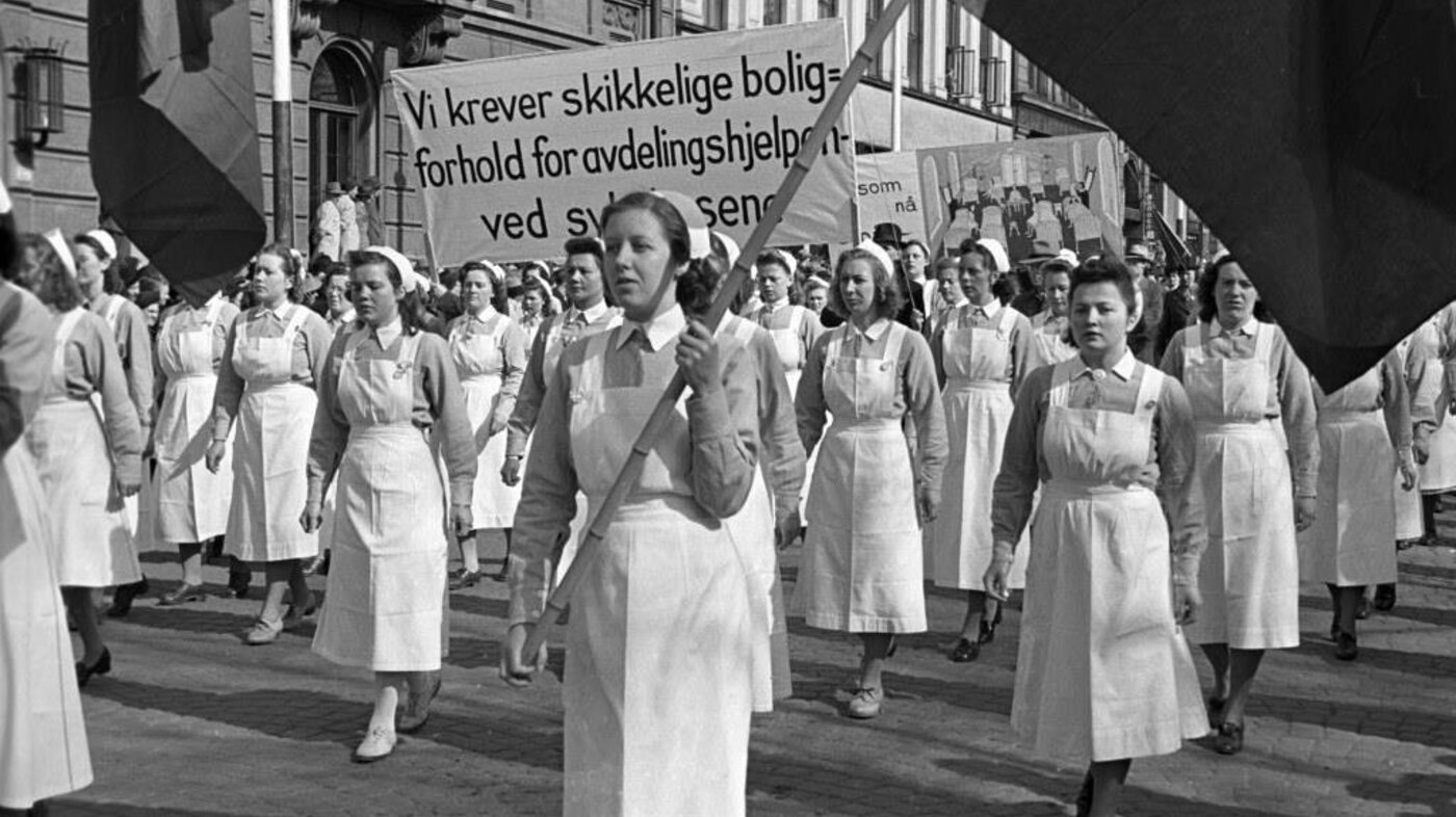 Bildet viser sykepleiere i 1. mai-toget i Oslo, 1947.