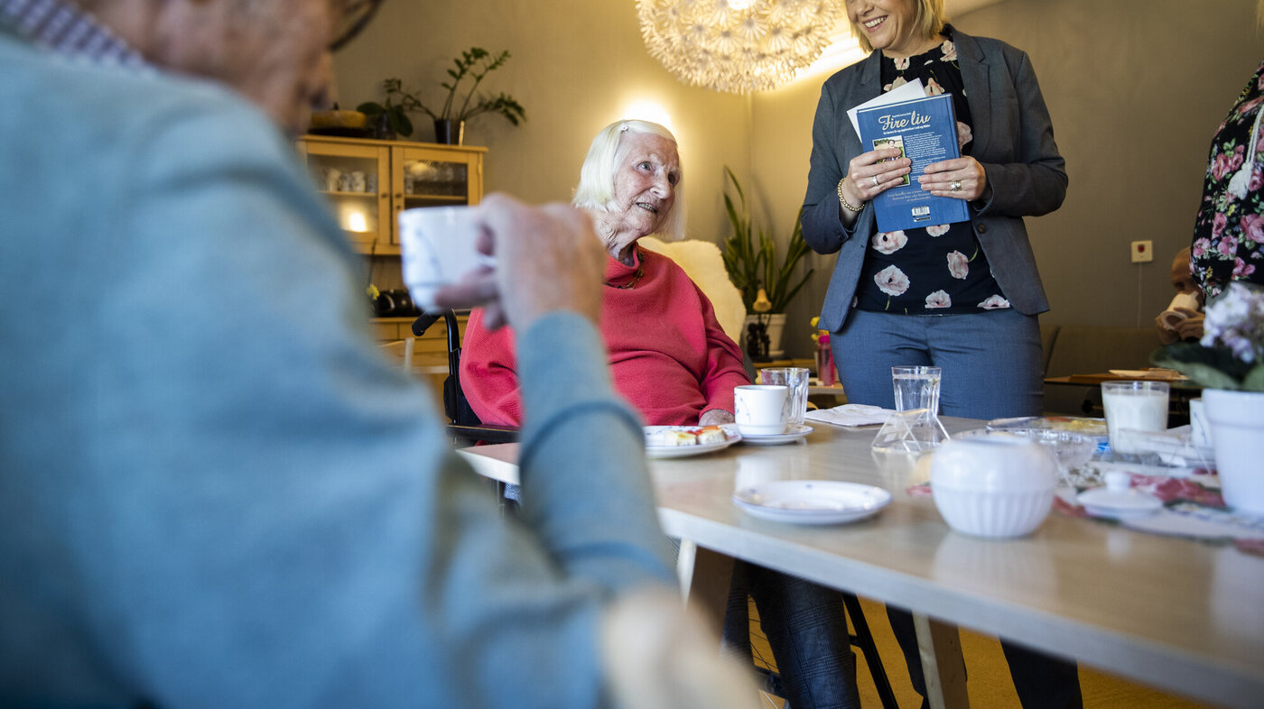 Bildet viser Sylvi Listhaug på Hobøl Bo- og behandlingssenter