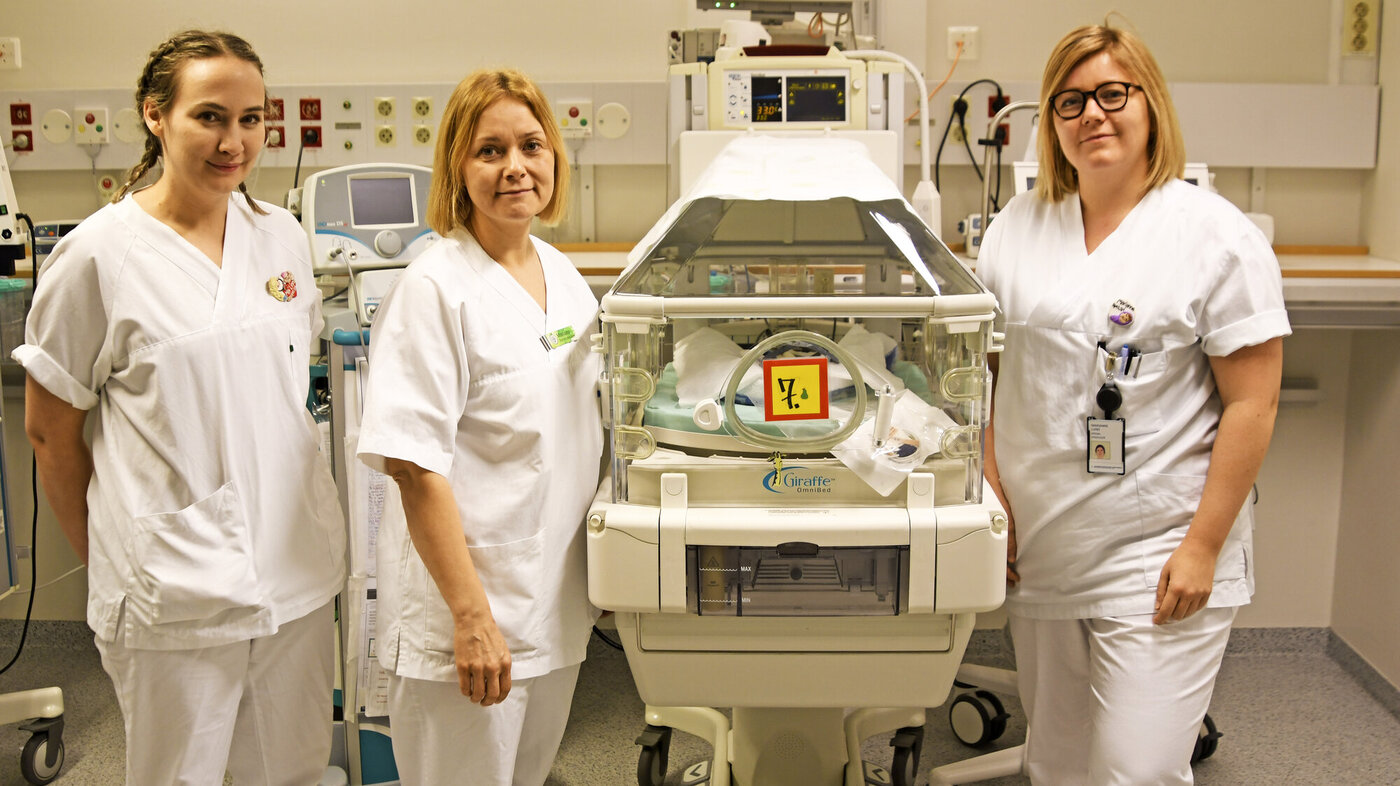 bildet viser sykepleiere ved Nyfødt intensivavdeling ved UNN