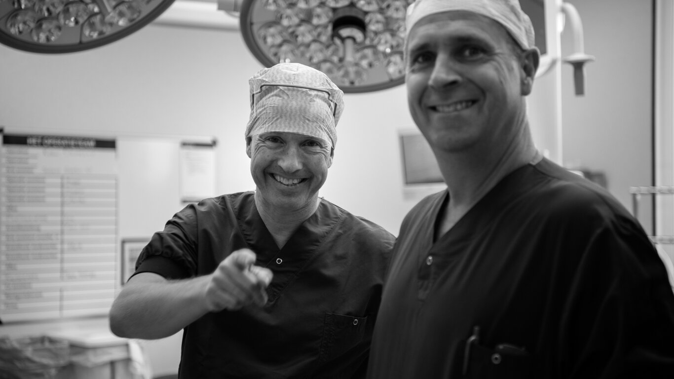 Bildet viser f&oslash;dselslege Koen Deurloo