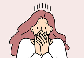Illustrasjonen viser en kvinne som holder seg for munnen.