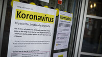 Bildet viesr oppslag om koronavirus ved Sykehuset i Vestfold, Tønsberg
