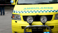 Bildet viser en ambulanse.