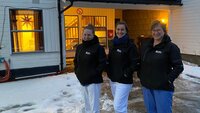 Fra venstre Lene Johansen, Maria C. Lakselvnes, Sidsel Stakkenes (alle tre er sykepleiere). De jobber ved Fastlandet hjemmetjeneste, avdeling Lakselvbukt. 