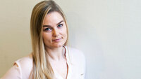 Bildet viser Hanne Charlotte Schjelderup