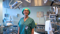 Bilde viser Marianne Jungersen inne på operasjonssalen