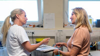 Bildet viser Kristin Huse og Mette Wevelstad