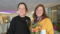 Bildet viser fylkesleder Ida Høiby i NSF Innlandet og Cecilie Aalborg, som har vunnet NSF Innlandets lederpris for 2024 