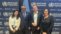 INTERNASJONAL SAMLING: Mentalt Health Forum ble arrangert 9. og 10. oktober i Genève i Sveits. Fra venstre: Hoi Shan Fokeladeh, seniorrådgiver for politiske saker i ICN, Tedros Adhanom Ghebreyesus, sjef for Verdens helseorganisasjon (WHO), Espen Gade Rolland, faggruppeleder i NSF og ICN-representant, og Devora Kestel, direktør ved avdeling for psykisk helse og rus i WHO. 