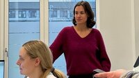 Bildet viser Stine Nordby sammen med en kollega