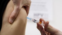 bilde av sprøyte med hpv-vaksine